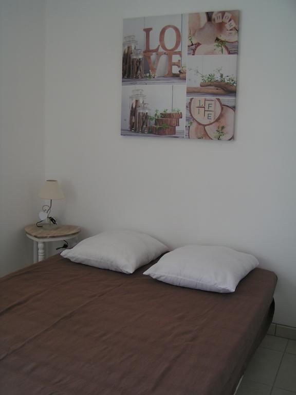 Aux Couleurs D'Ardeche Apartment Vallon-Pont-d'Arc Room photo
